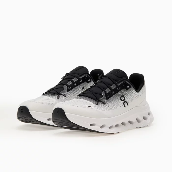 On running Cloudtilt- White/Black