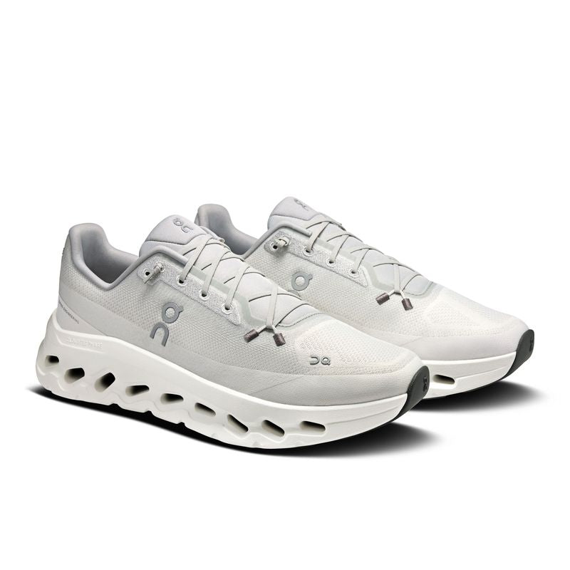 On Cloudnova White / Ivory