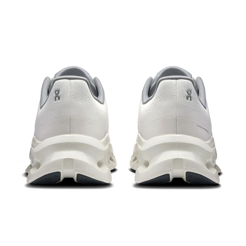 On Cloudnova White / Ivory