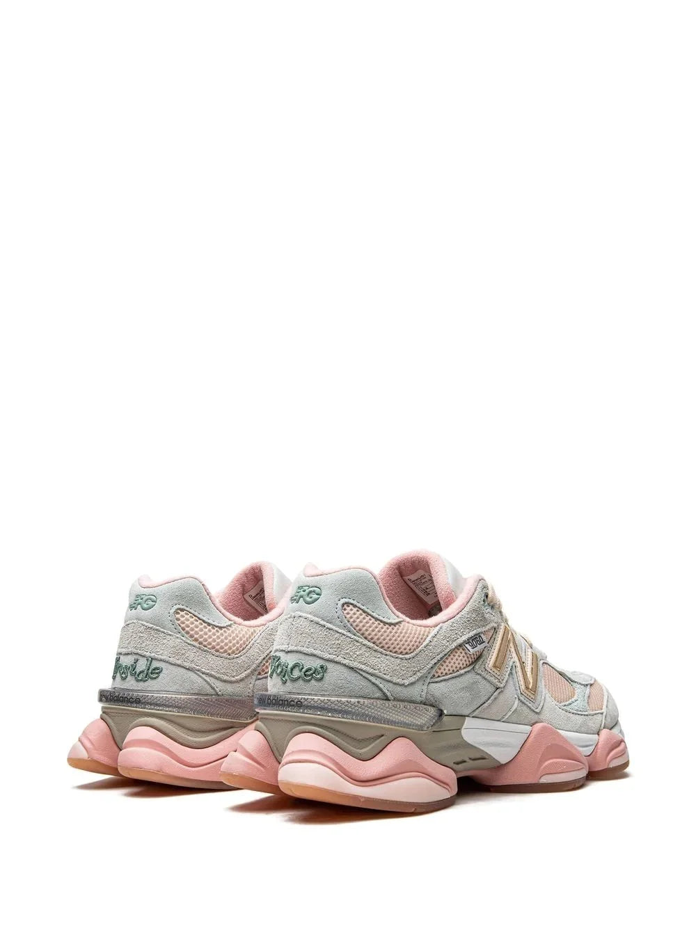 New Balance 9060 Sea Salt / Pink