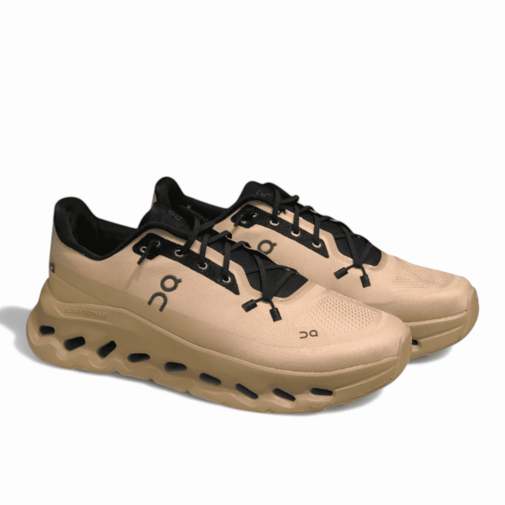 On Running Cloudnova Sand / Black