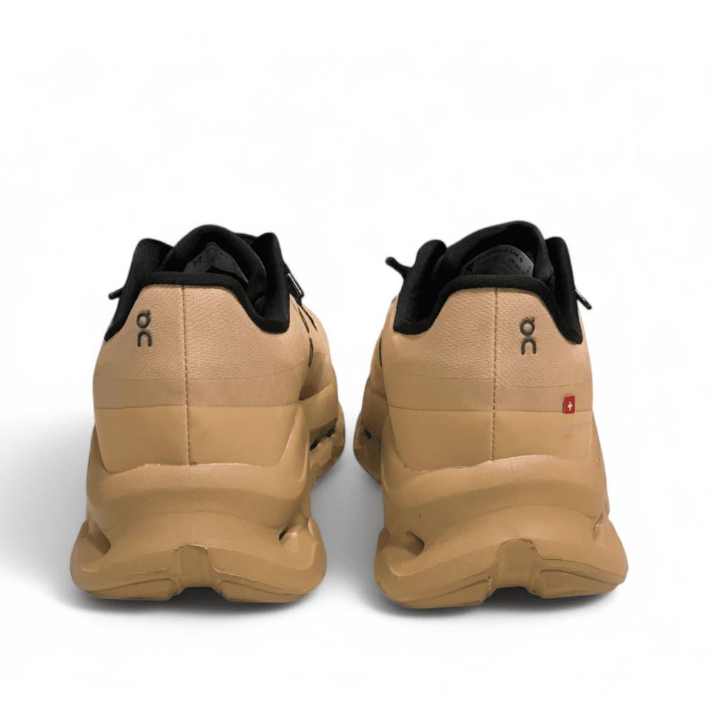 On Running Cloudnova Sand / Black