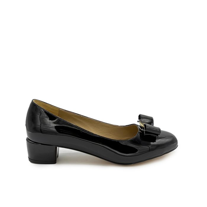 Ferragamo Vara Pump in Black