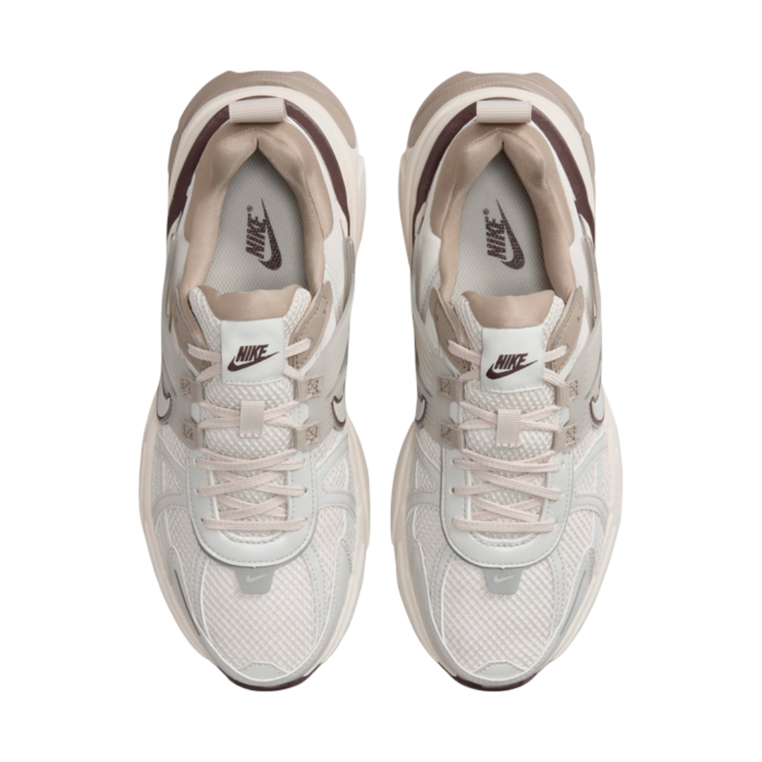 Zoom Vomero 5- White/Beige